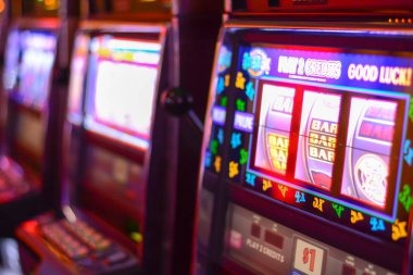 Live dealer and wheel spin animation on dingdingtogel platform